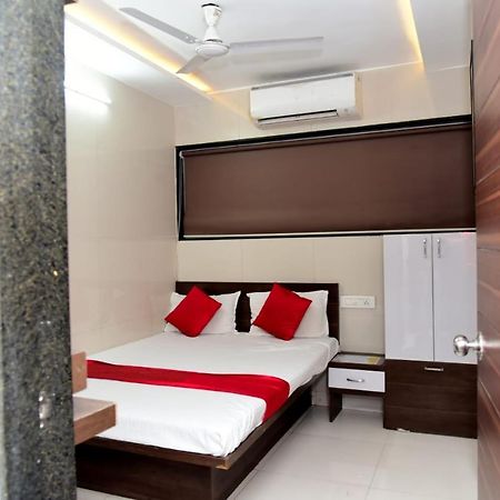 Nivant Lodge Solapur Exterior foto