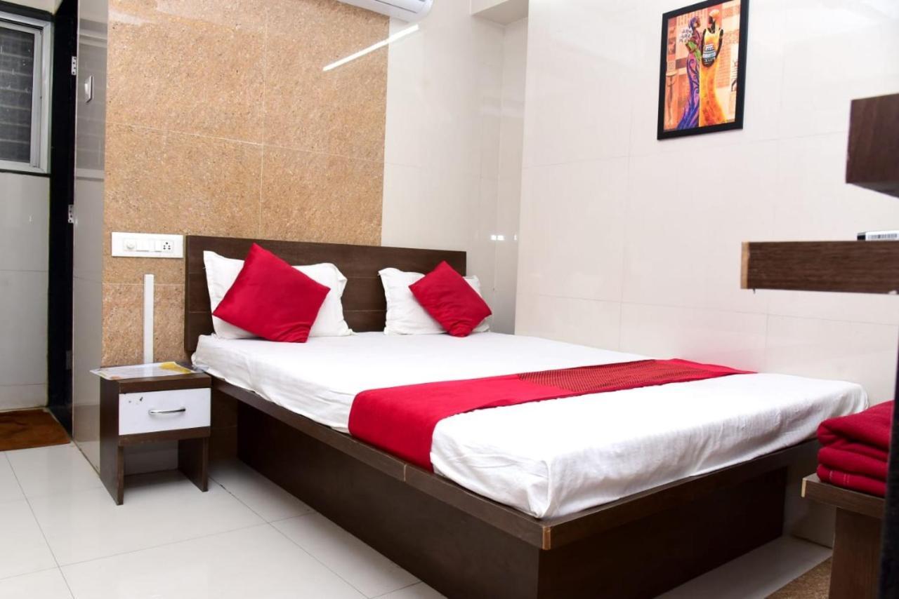 Nivant Lodge Solapur Exterior foto