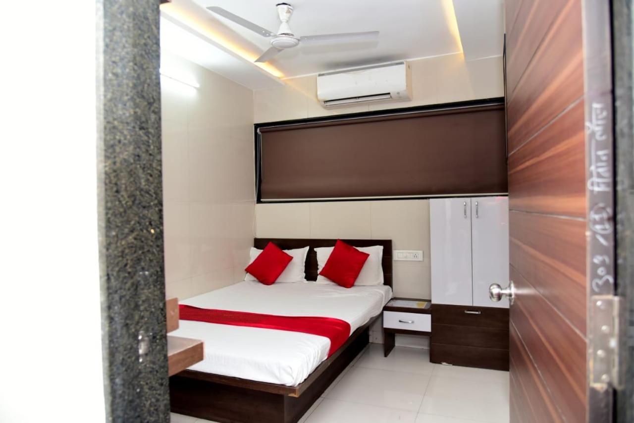 Nivant Lodge Solapur Exterior foto